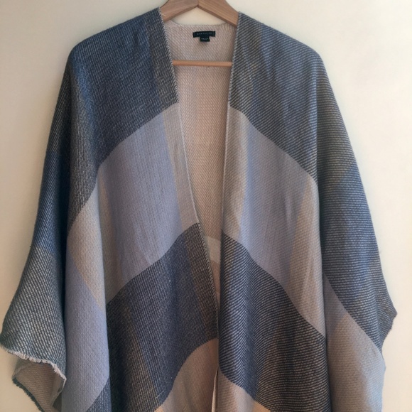 **SOLD** Ann Taylor Shawl Poncho - Picture 3 of 6